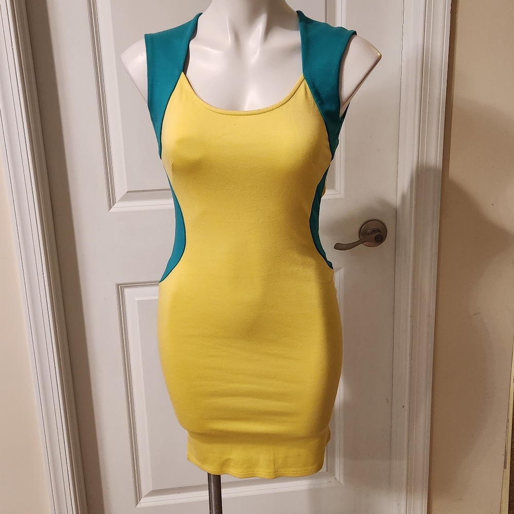 Wilster new bodycon dress yellow and teal size small. Neiman Marcus